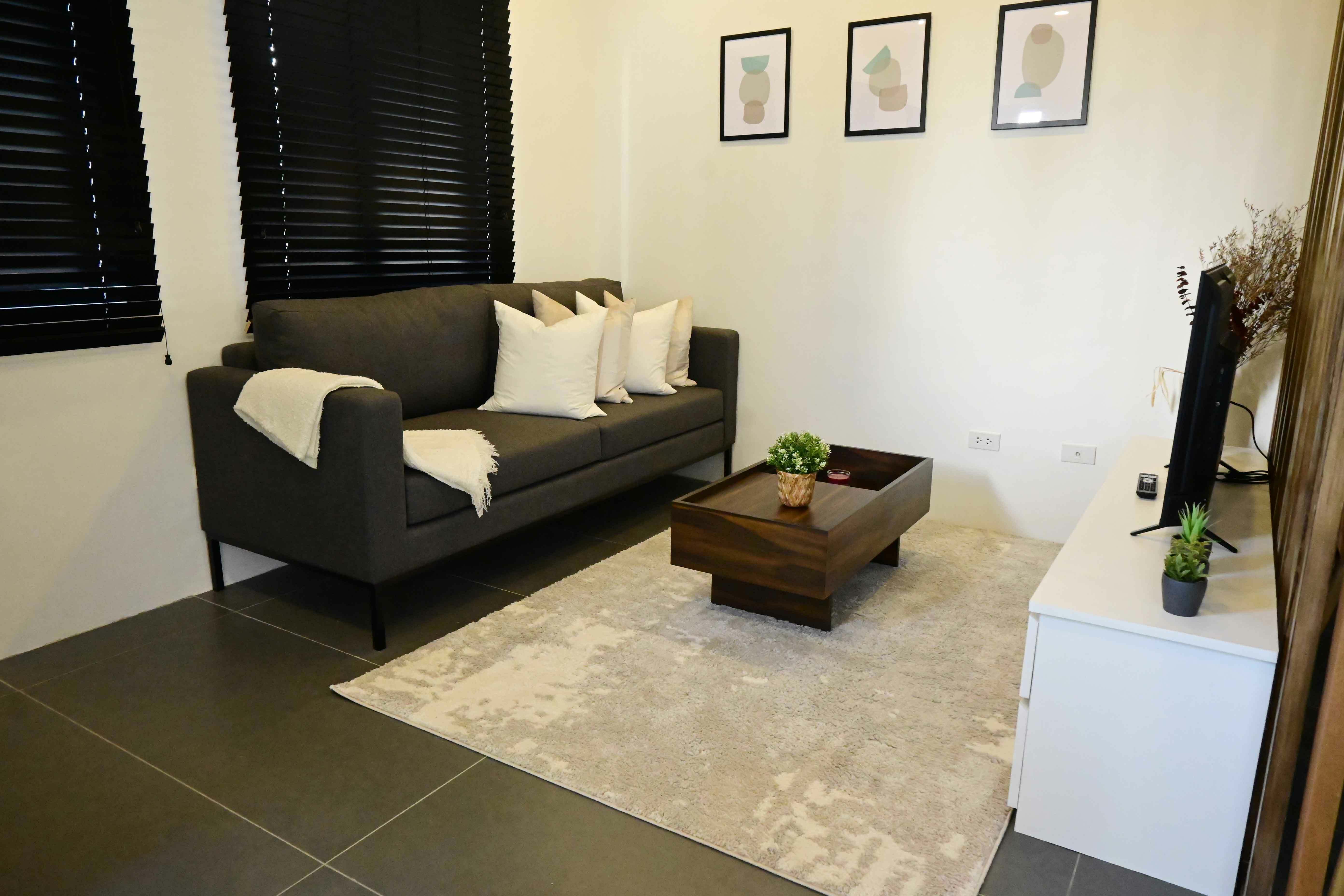 Hasu idesia heights interior living room 001 low res